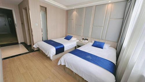 Twin Room with Bathroom
