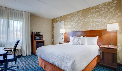 Queen Room with Roll-in Shower - Mobility and Hearing Accessible