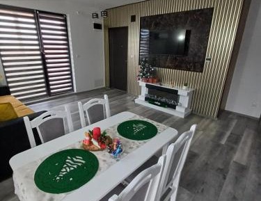 Two-Bedroom Apartment with Mountain View