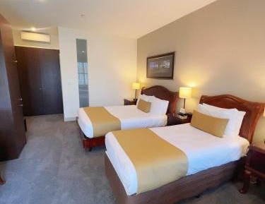 Queen Room with One Queen and One Single Bed - Non-Smoking