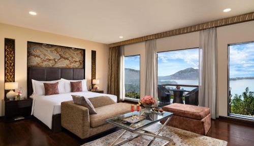 Deluxe Room King Bed