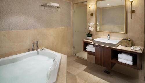 Luxury Room King Bed