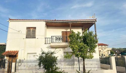 Three-Bedroom Apartment with Balcony