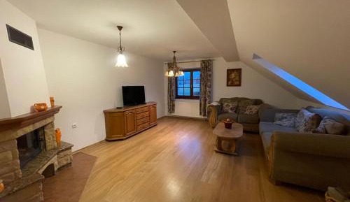 Three-Bedroom Apartment with Mountain View