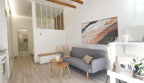 One-Bedroom Deluxe Apartment