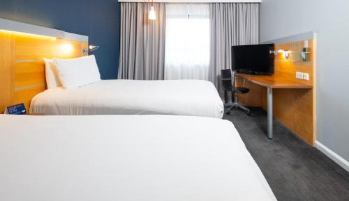 Standard Twin Room with Free Hot Breakfast