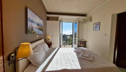 Two-Bedroom Comfort Family Room with Sea View