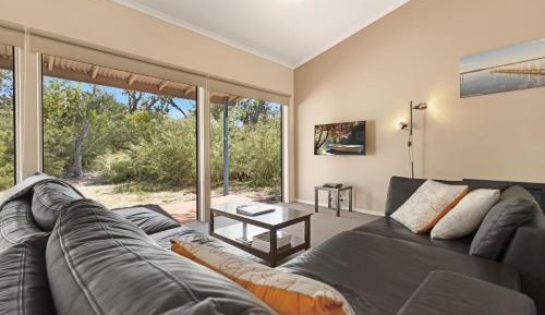One-Bedroom Holiday Home