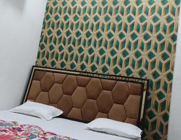 Deluxe Room (2 Adults + 1 Child)