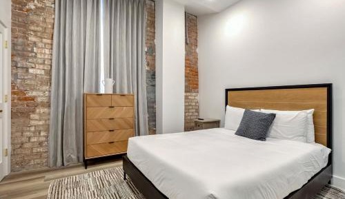 Three-Bedroom Deluxe Apartment