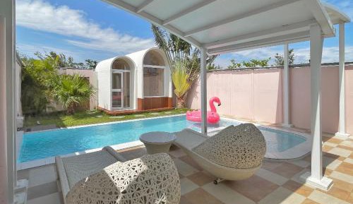 Queen Room with Pool View
