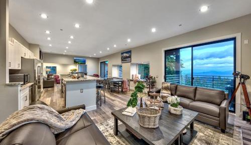 Eleven-Bedroom Holiday home