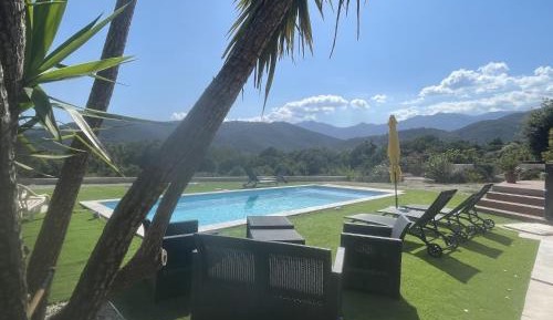 Deluxe Bungalow with Garden View