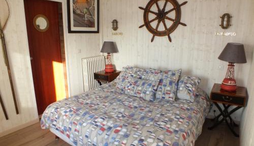 One-Bedroom Apartment with Sea View