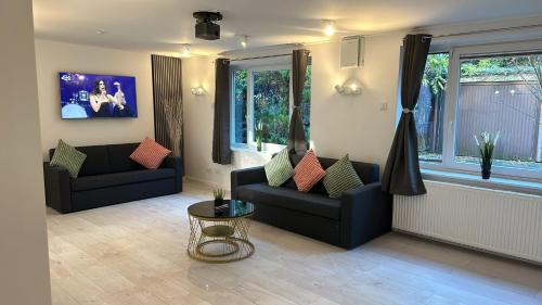 Four-Bedroom Apartment with Balcony 