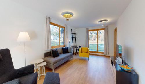 Apartment with Mountain View