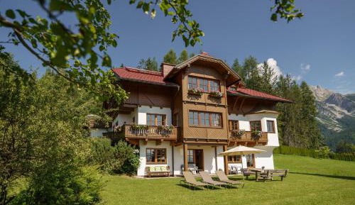 Apartment with Mountain View