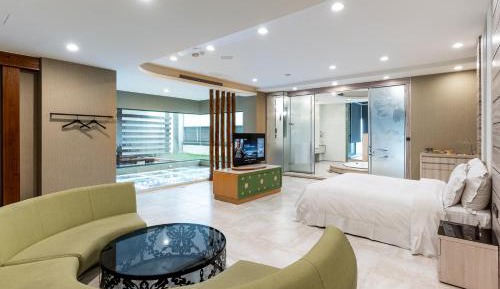 Flagship Suite 