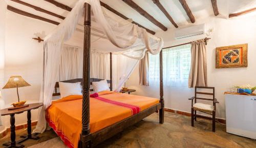 Double Room with Private Bathroom and Air-Conditioning
