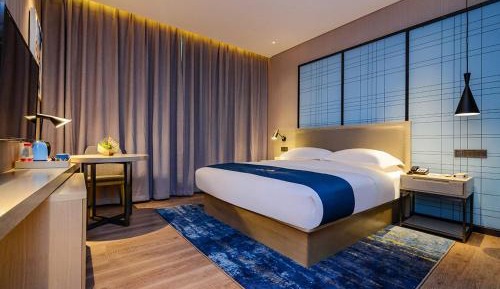 Deluxe Queen Room