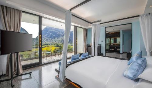 King Room with Balcony