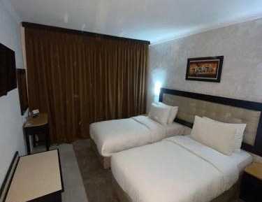 Deluxe Double Room (2 Adults + 1 Child)