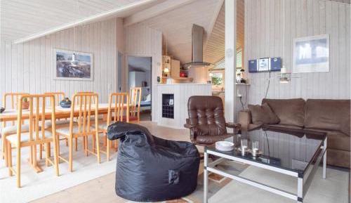 Three-Bedroom Holiday Home 