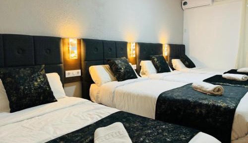 Quadruple Room with Private Bathroom