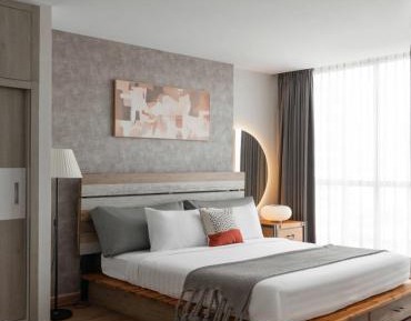 One-Bedroom Apartment with City View