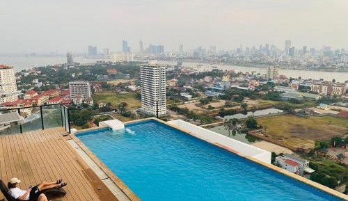 One-Bedroom Apartment with Balcony