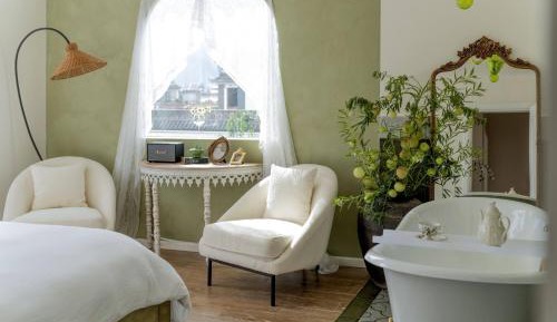 Deluxe Queen Room