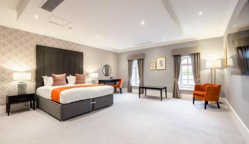 Large Double Room in Hensol Castle