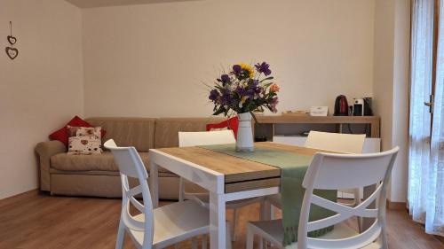 Two-Bedroom Deluxe Apartment with Balcony