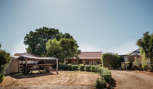 Deluxe Queen Cottage - Angas