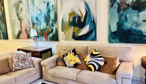 Four-Bedroom Apartment with Balcony 