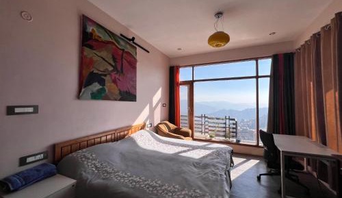 Apartment with Mountain View