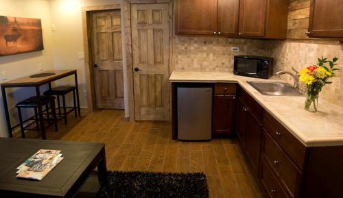 Deluxe King Suite