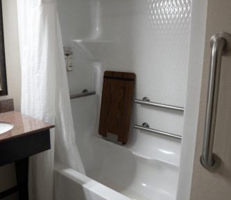 Suite with Mobility Accessible Tub - Non-Smoking