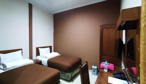 Double or Twin Room with Private Bathroom