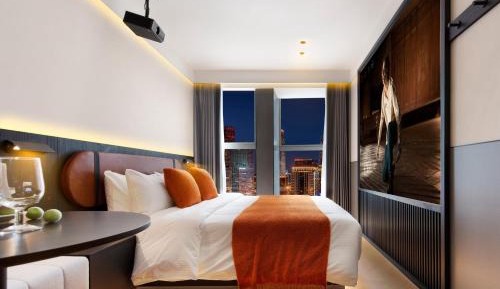 City View Projection Queen Room