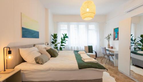 Four-Bedroom Apartment with Balcony 