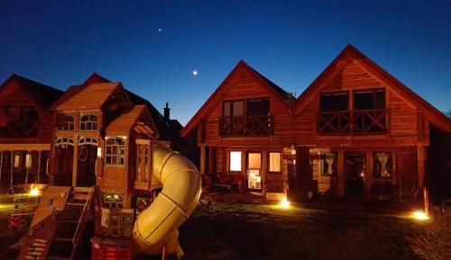 Three-Bedroom Holiday Home 