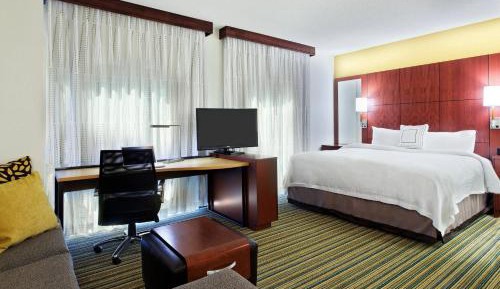 King Studio with Sofa Bed