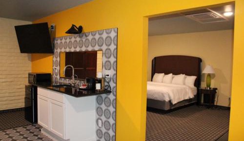 Deluxe King Suite