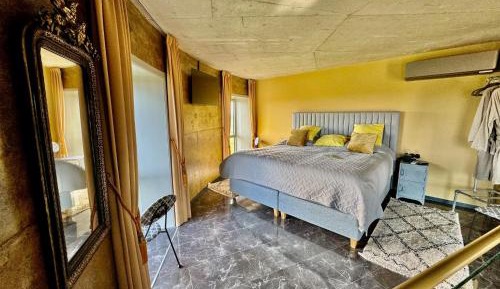 Deluxe Suite with Sea View