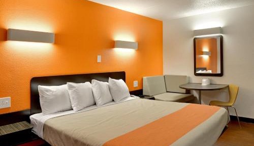 King Room with Roll-in Shower - Disability Access - Non-Smoking