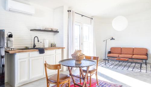 Deluxe Queen Suite