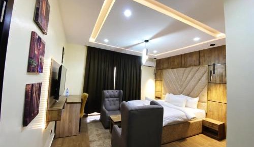 Deluxe Double Room (2 Adults + 1 Child)