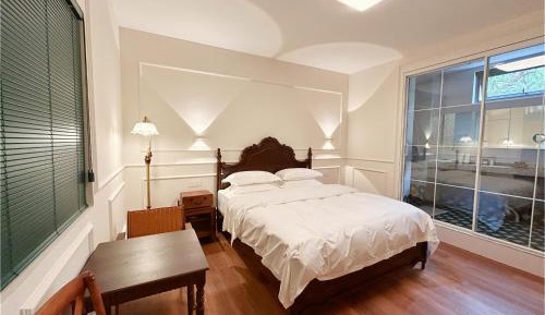 Queen Room