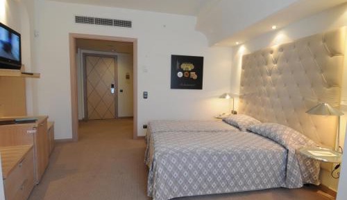 Executive Double / Twin Room with Mountain View